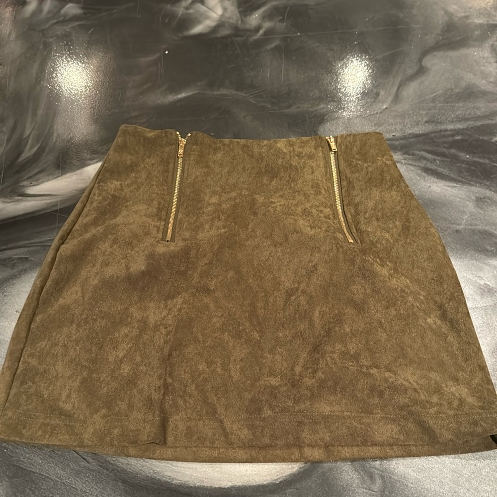 No brand listed NWOT green mini faux suede
